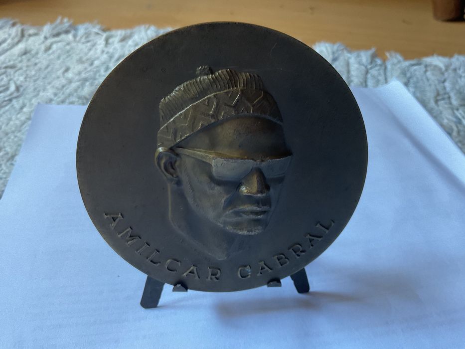 Medalha em bronze de AMÍLCAR CABRAL  .