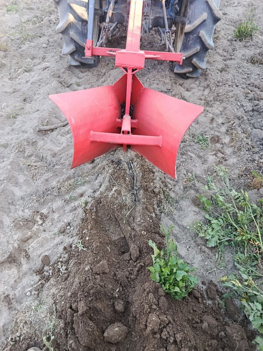 Abre valas para trator