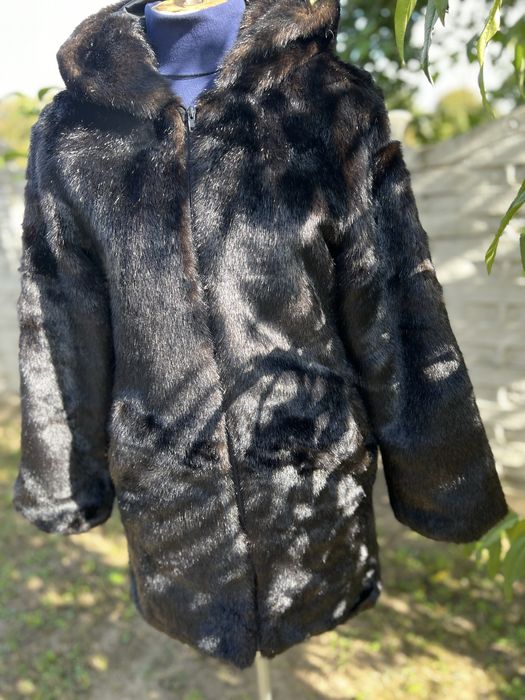 Віддам гарненьку шубку р.42-44