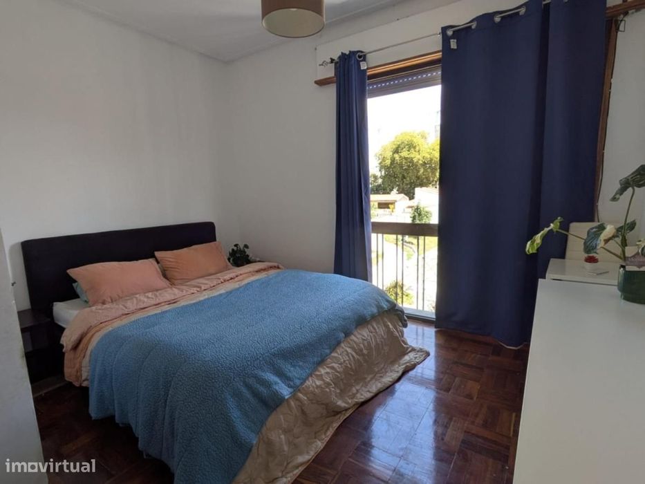 Quarto - localizado em Mafamude Porto