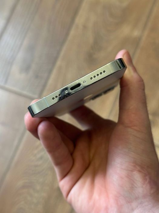 Продам айфон 12 про