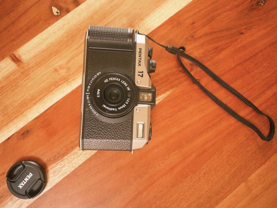 Pentax 17 camera analogica