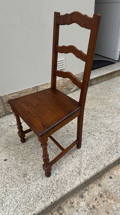 Conjunto de quatro cadeiras