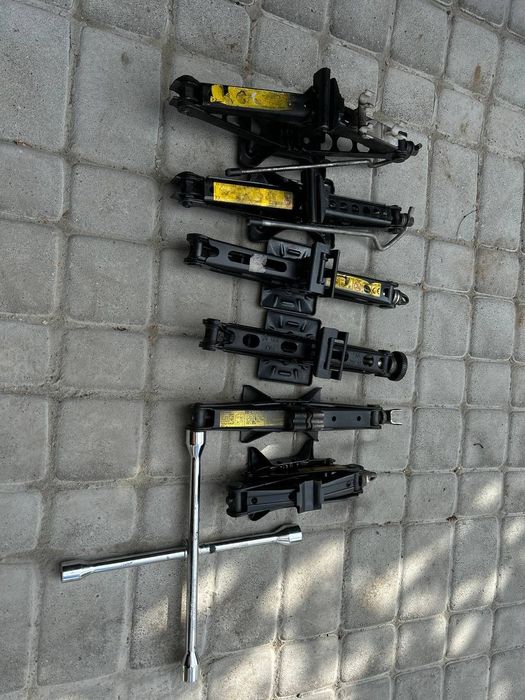 Домкраты,Домкрат оригінал Toyota  Kia