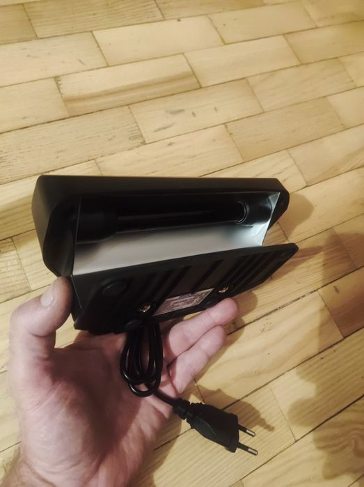 Детектор валют ультрафіолетовий.