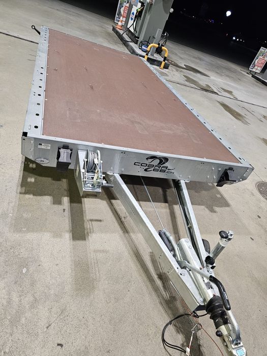 Reboque cobra como novo