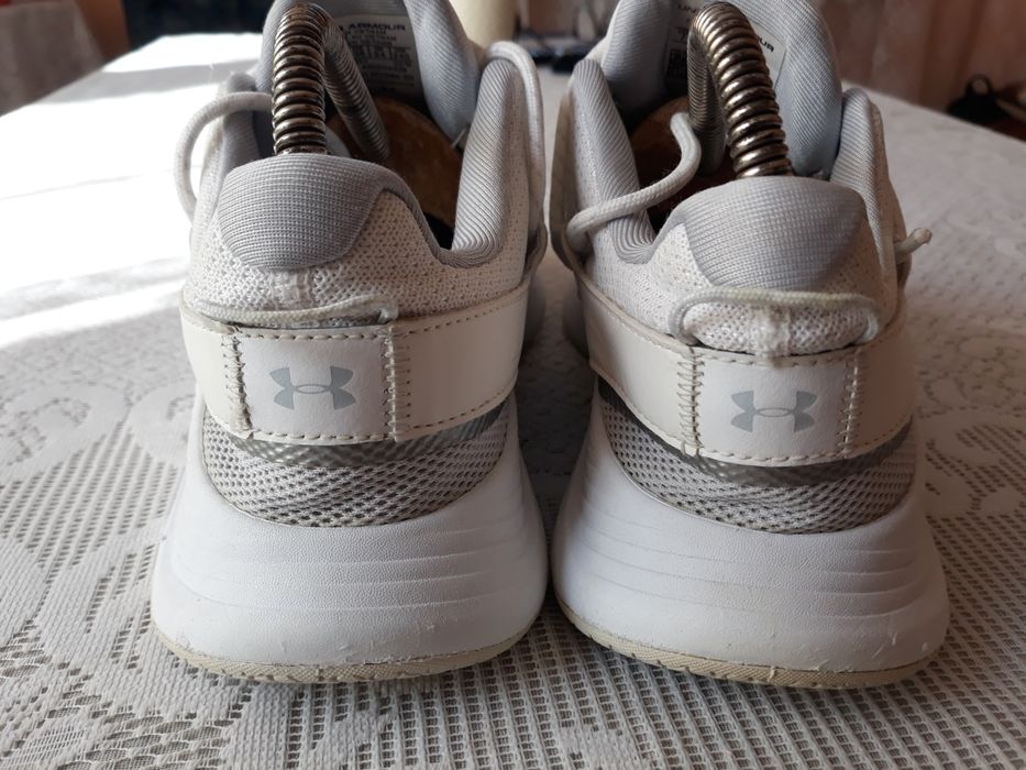 Under Armour sneakersy niskie r.38/24cm