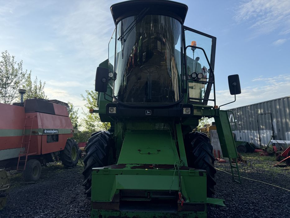Комбайн зернозбиральний John Deere 1055