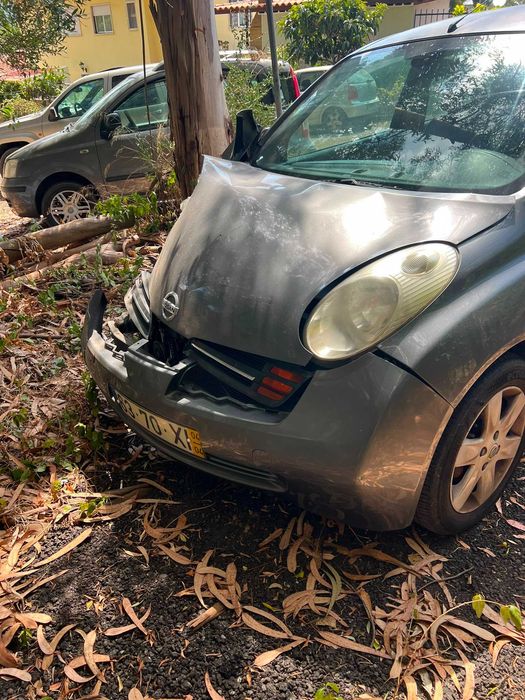 Vendo Nissan Micra de 2004 com 175.000kms gasolina. Acidentado. — photo 3