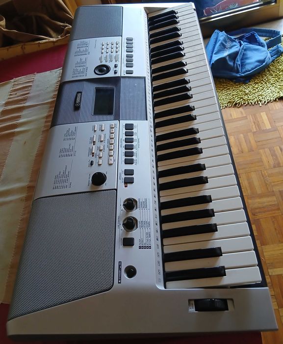 Teclado YAMAHA E413