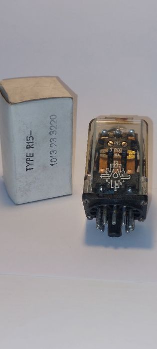 Przekaźnik elektromagnetyczny Relpol R15 3PDT 10A 220V AC – sprawny