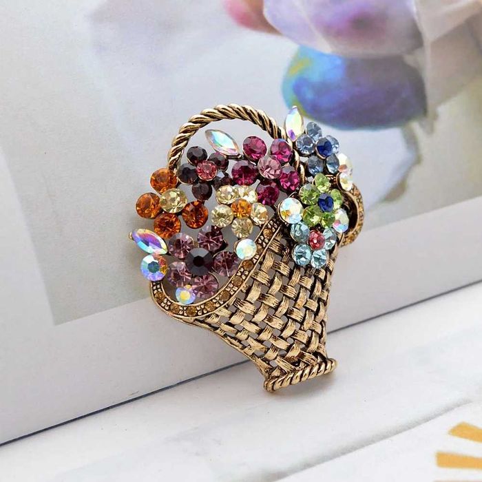 Elegancka broszka koszyk kwiatów 4 cm