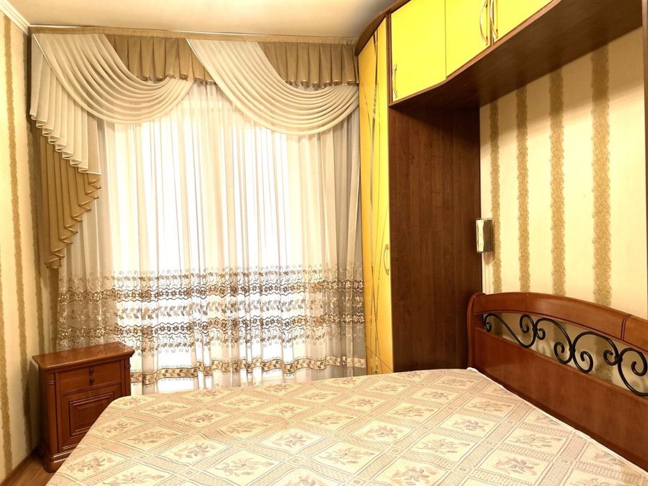 Здається затишна 2-кімнатна квартира в центрі міста 95 кв.(Чашка)