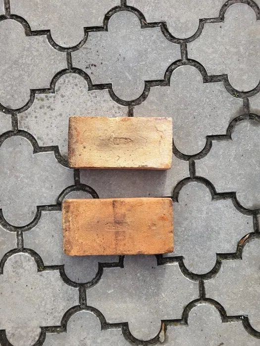 Продам настоящий шамотный старинный кирпичь ША-5 (огнеупорный)