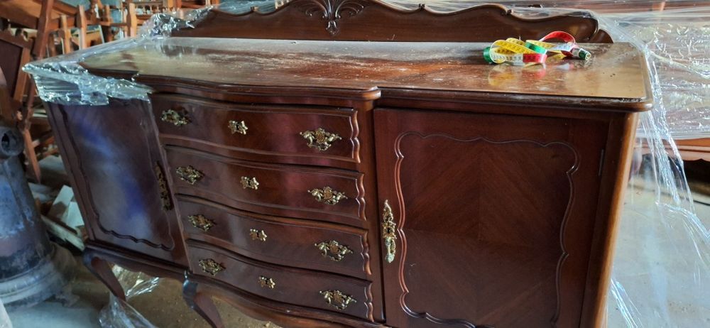 Cristaleira com 2 aparadores