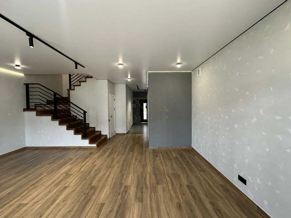 Продаж таунхауса з РЕМОНТОМ в гарній локації біля ЖК Калинова Слобода