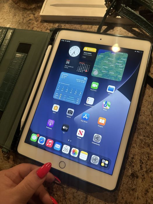 Tablet iPad Apple Retina 10” Pro —-256gb — PROCREATE