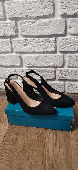 Босоніжки нові туфлі відкрита п'ятка замша 37 розмір