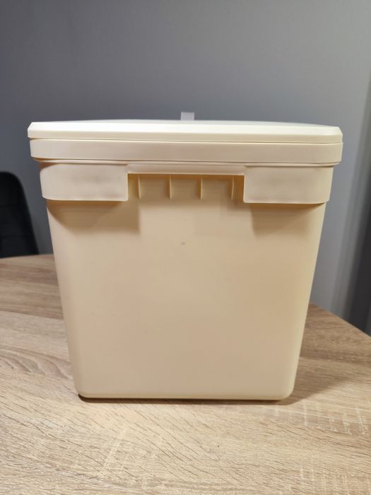 Kosz na śmieci na szafkę ścianę