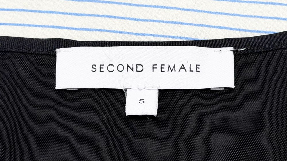 Sukienka w paski na krótki rękaw 40% jedwab silk 60% wiskoza Second Female