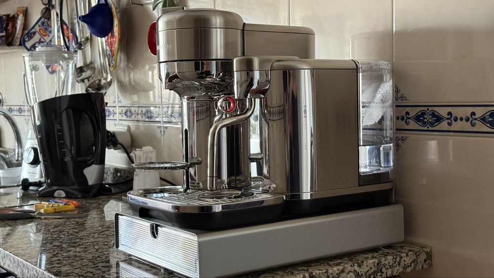 Máquina De Café Nespresso Vertuo Creatista Stainless Steel Sage
