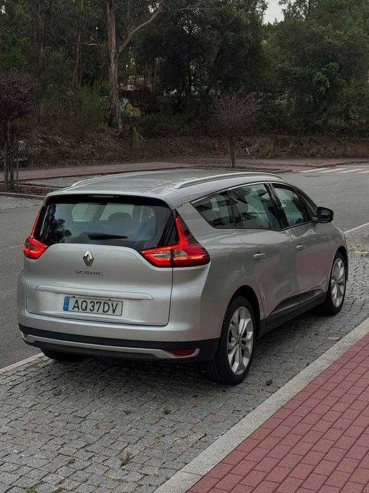 Renault Scenic 1.5dCi - 7 Lugares foto 4