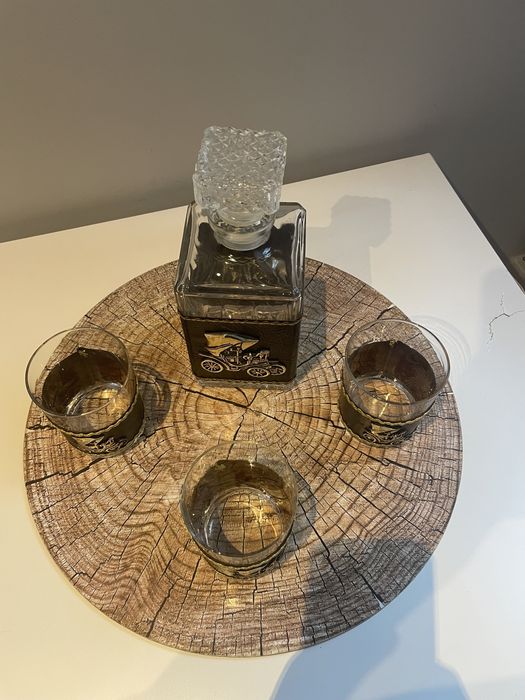 Karafka i szklanki do Whisky.