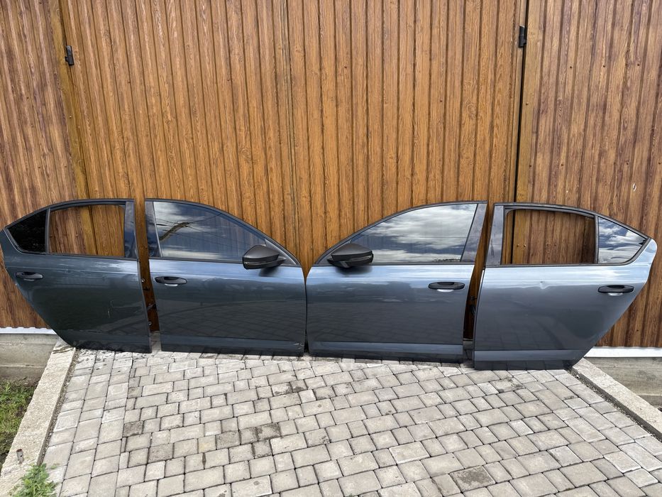 Двері Шкода а7 седан авторозборка -автодеталі
