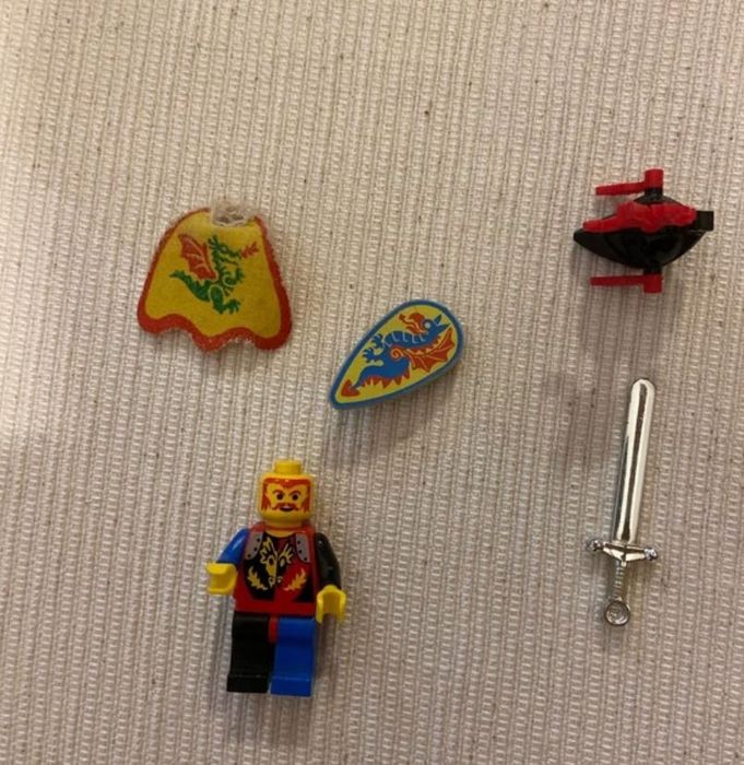 LEGO Castle Dragon Knights – Master com Cavalo (anos 90)