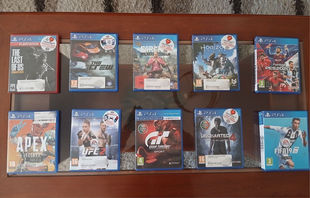 Playstation 4 com 10 jogos e 2 comandos