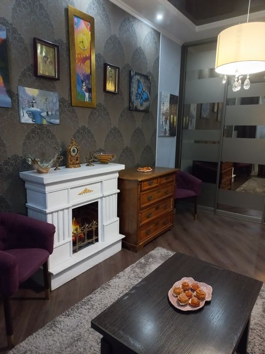 Здається кімната в 2х кімнатній квартирі в центрі. Для дівчини!