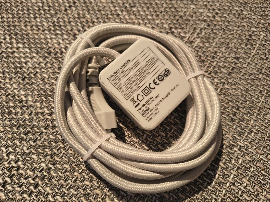 Ładowarka 2 X USB z kablem 3 metry.2 X 20W.