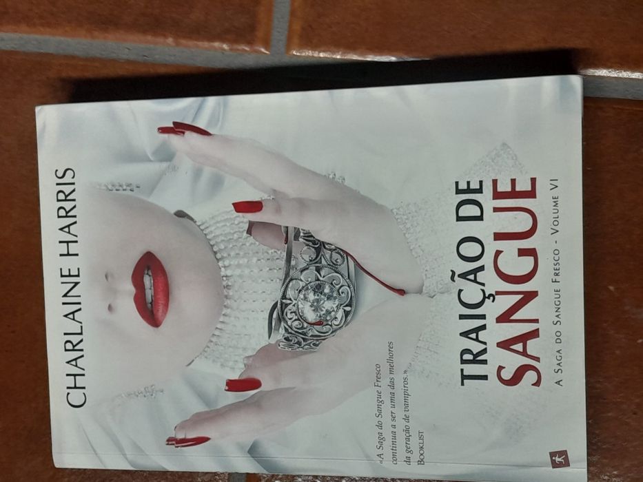 Traição de sangue de Charlaine Harris