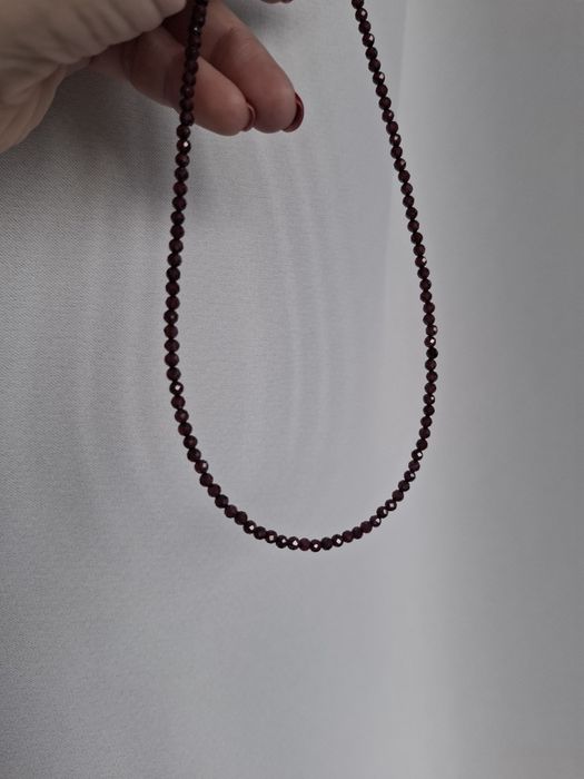 Чокер, намисто з натурального гранату