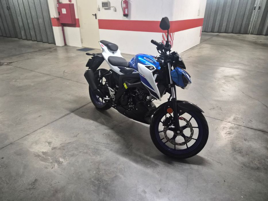 Suzuki gsx-s125 praticamente nova