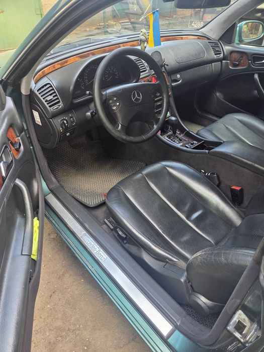 Подам своє авто w208 Clk320 Mercedes