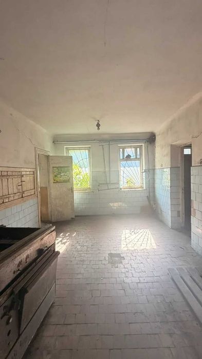 Продаж фасадної виробничої/складської будівлі на власній земельній ділянці м . Тисмениця