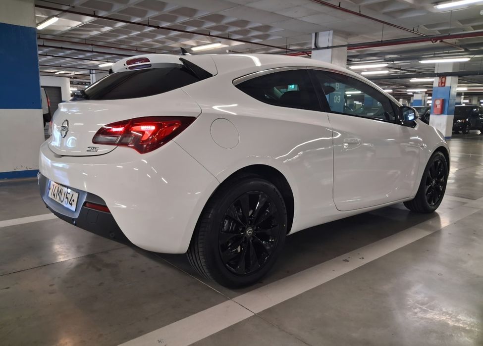 Opel Astra GTC — fotografia 4