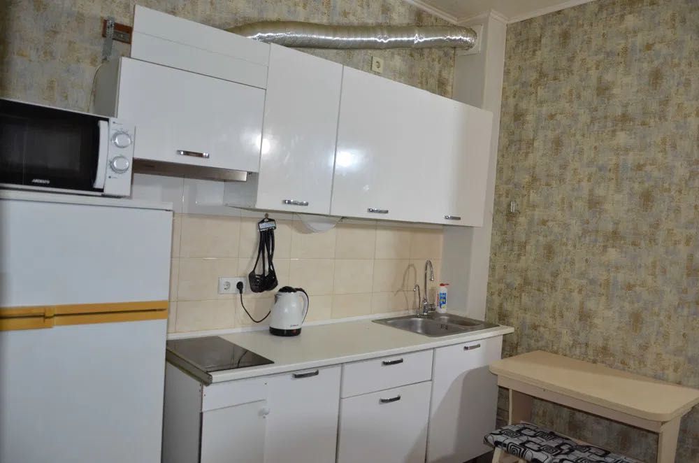 сдам гостинку в жк Парковый Квартал 7000 грн - More