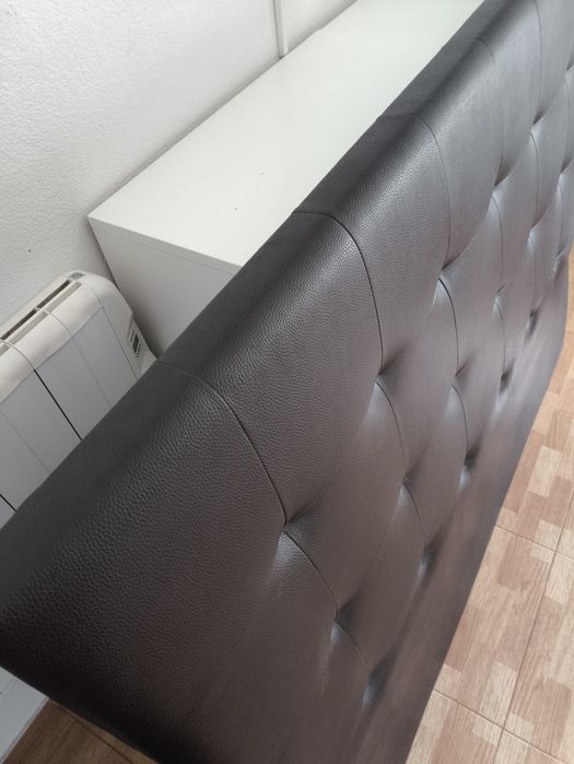 Cabeceira de cama preta