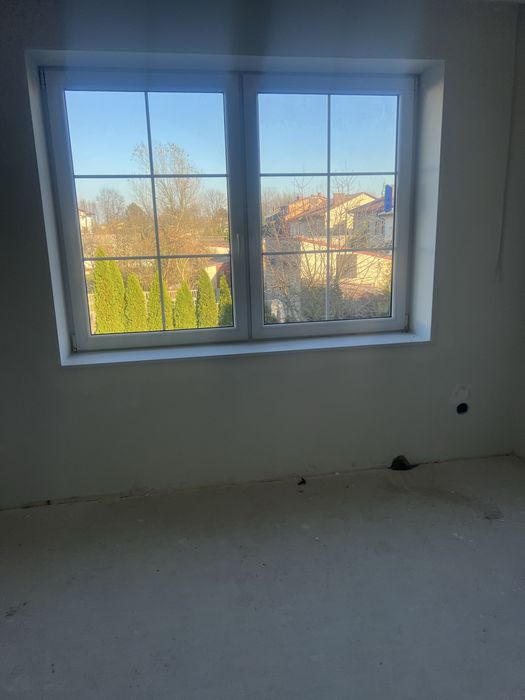 Roleta biala Aluprof Nowa Podtynkowa z oknem