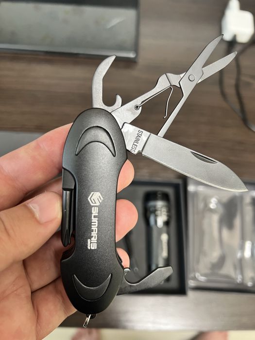 Подарунковий набір ( фонарік і швейцарський ніж )