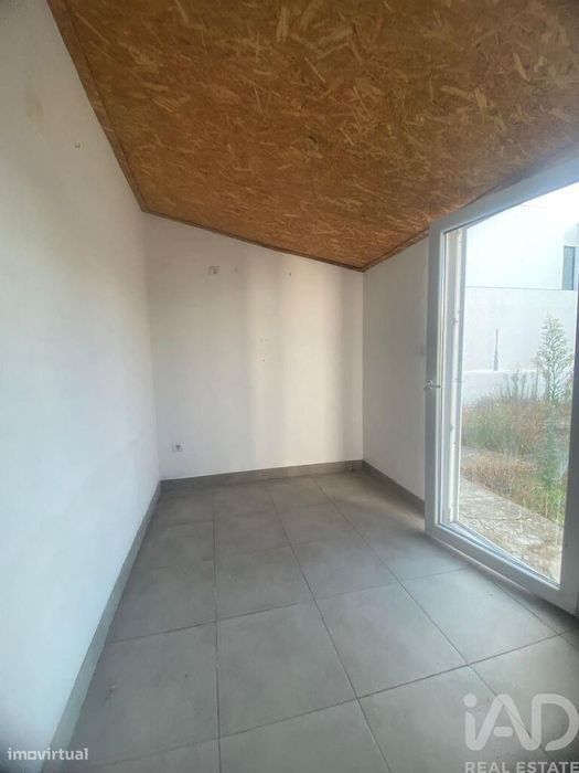 Casa / Villa T1 em Charneca de Caparica e Sobreda