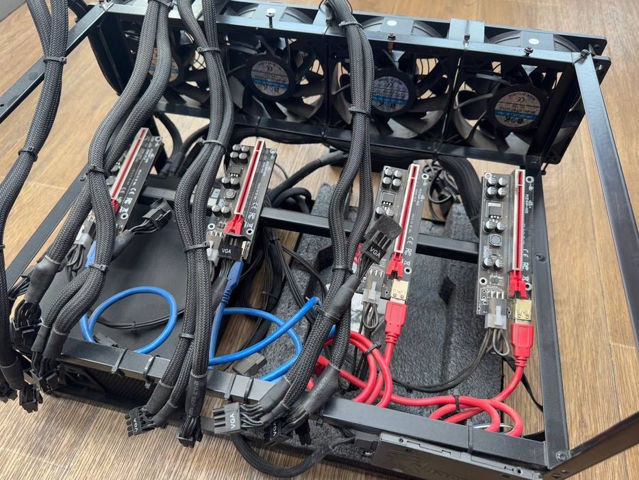 Майнінг ферма на 4-ри карти (Тушка/Корпус)