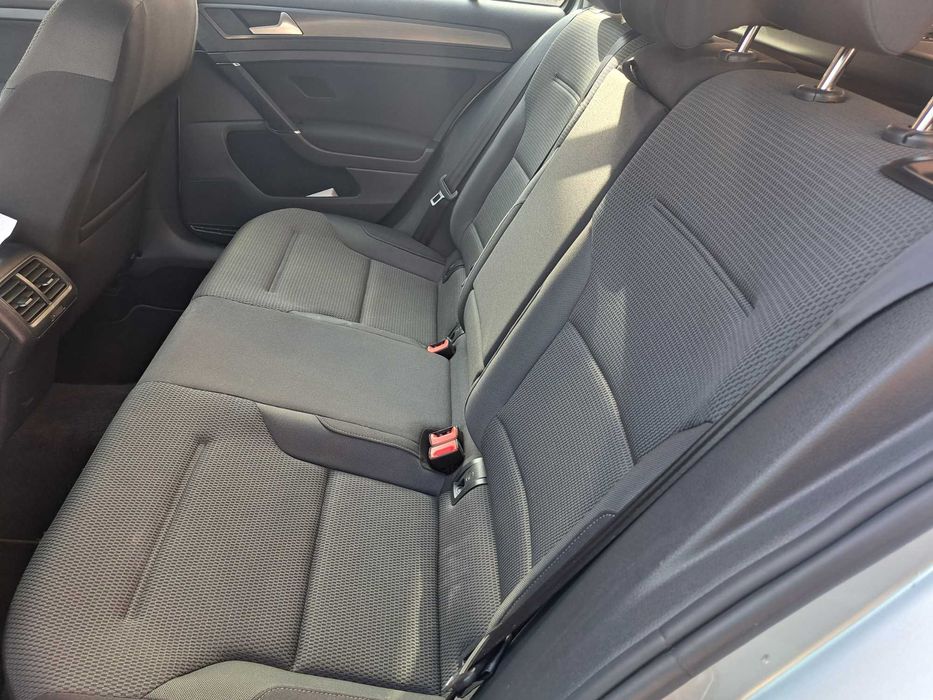 Автомобіль Volkswagen Golf