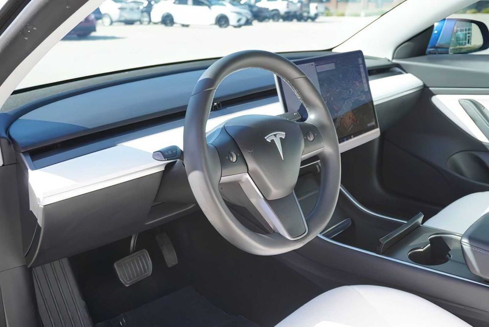 Tesla Model 3 Long Range      2019