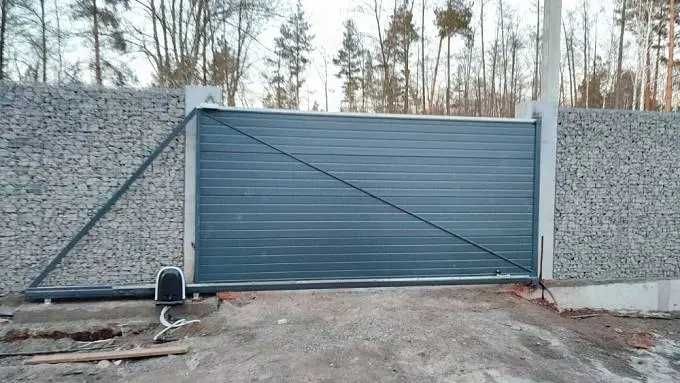 Продам ворота у двір відкатні для в'їзду в двір