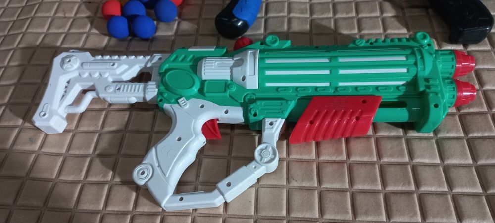 Дитячі іграшкові  помпові пістолети/ автомати та водяний пістолет
