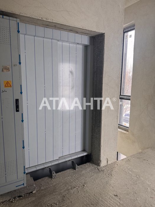 Продаж комерційної будівлі 887 м² з ліфтом