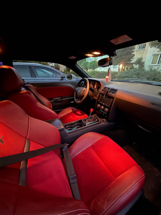 Dodge Challenger R/T 5.7 manual